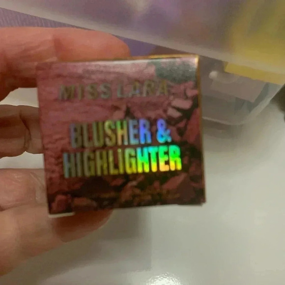 Blush and Highlighter Pallet - Picture 7 of 7